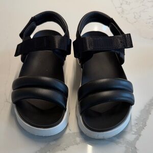 Sorel black sandals size 7